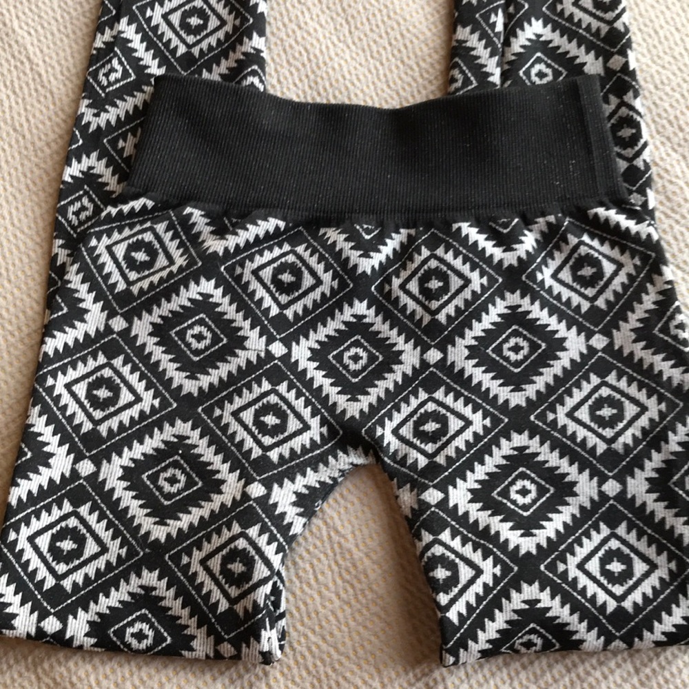 Geometric design leggings